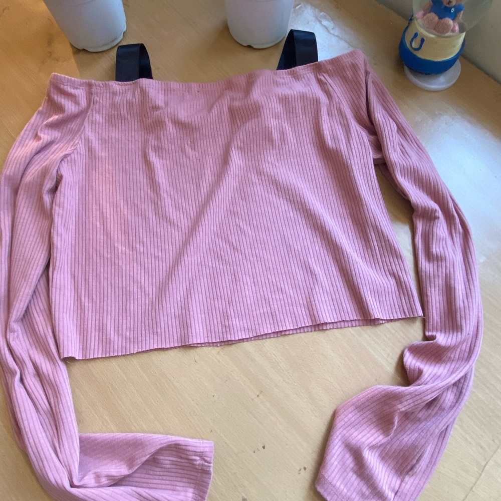 It’s a beautiful cute top pink in colour and size small - Picture 4 of 5